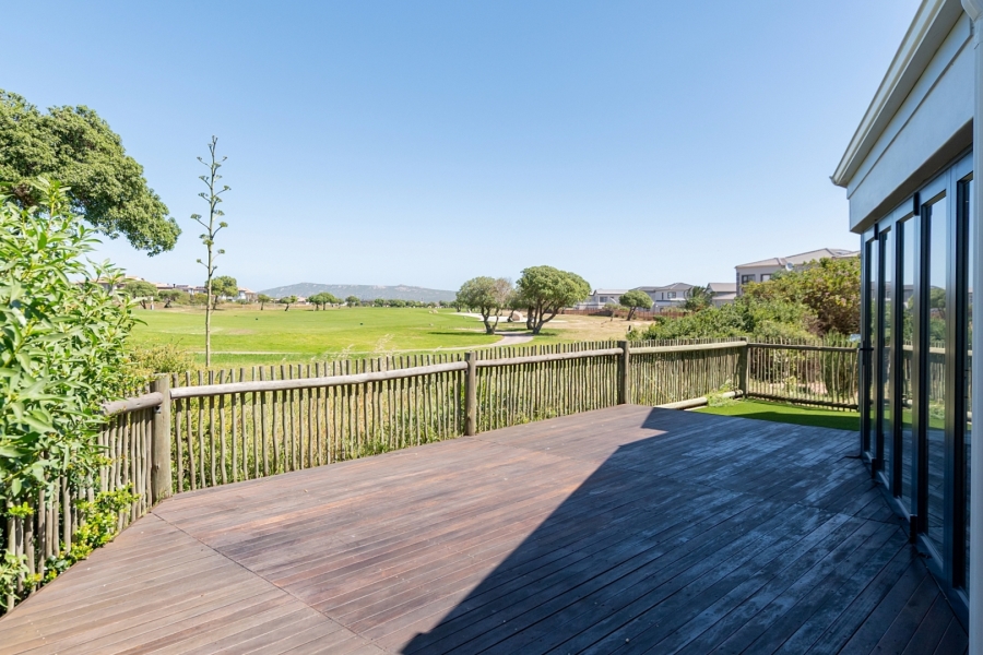 To Let 4 Bedroom Property for Rent in Langebaan Country Estate Western Cape